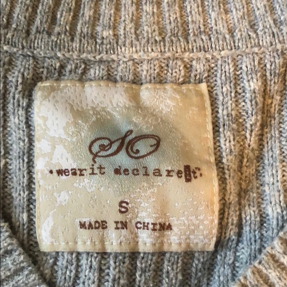 SO light gray marbled V sweater. Size small. EUC. - Picture 2 of 4